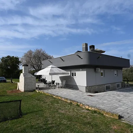 House Ivana Pula