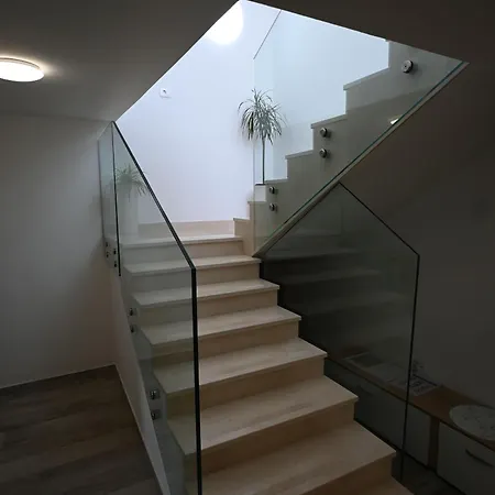 House Ivana 普拉